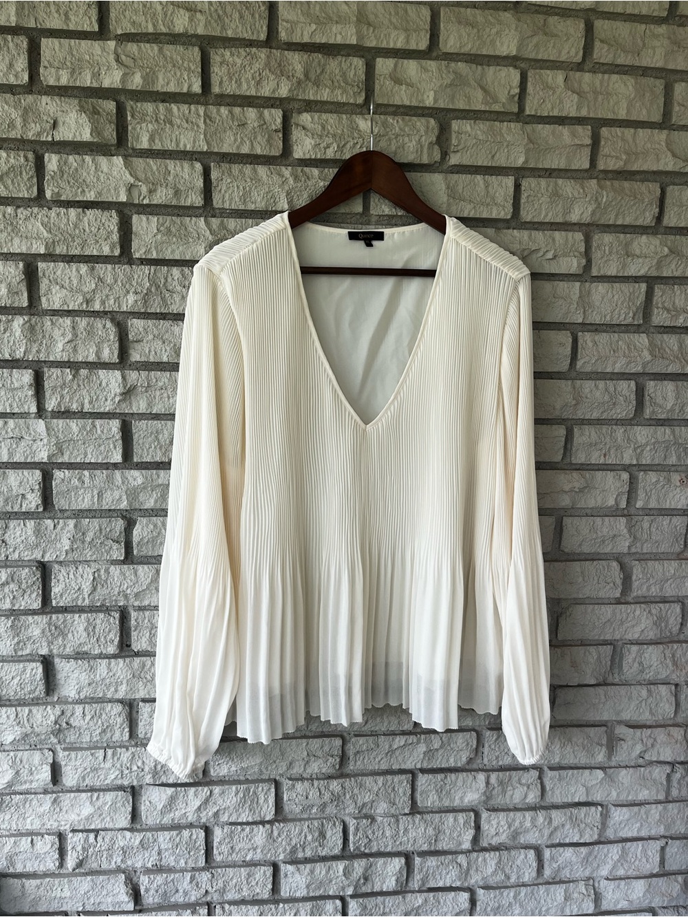 Quince Cream Chiffon V-neck Pleated 
Billowy Sleeved Blouse Size XL